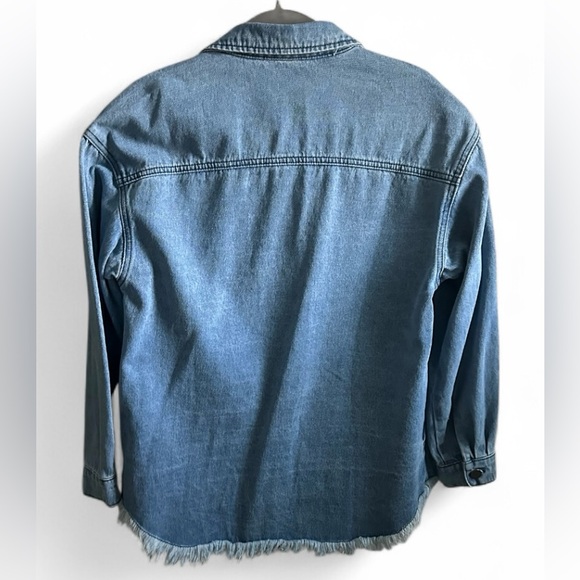 Women's Oversized Denim Jean Jacket Shacket Size Small Button Up Frayed Hem - Picture 5 of 7